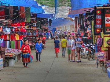 Visiter les marchés hebdomadaires sur Bac Ha